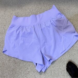 Aritzia movetech stride short in lavandin